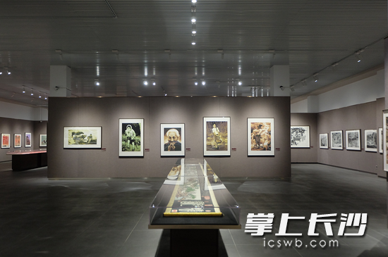 李自健美术馆“宝凤剪纸艺术展”延展至5月10日。