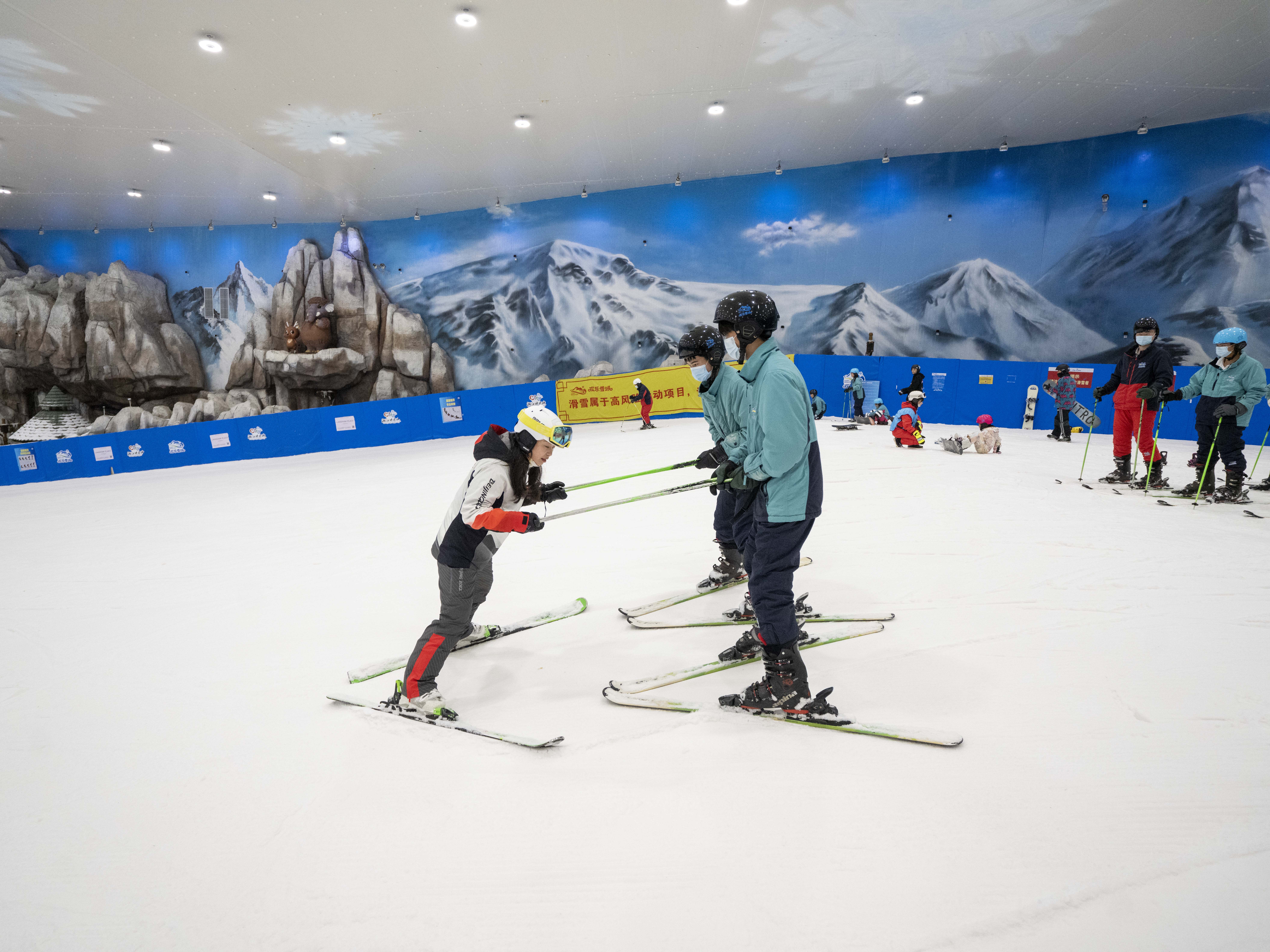 通过滑雪体验，实现了听障学子们在冰天雪地中尽情徜徉的梦想。均为长沙晚报通讯员 尚梅艳 供图