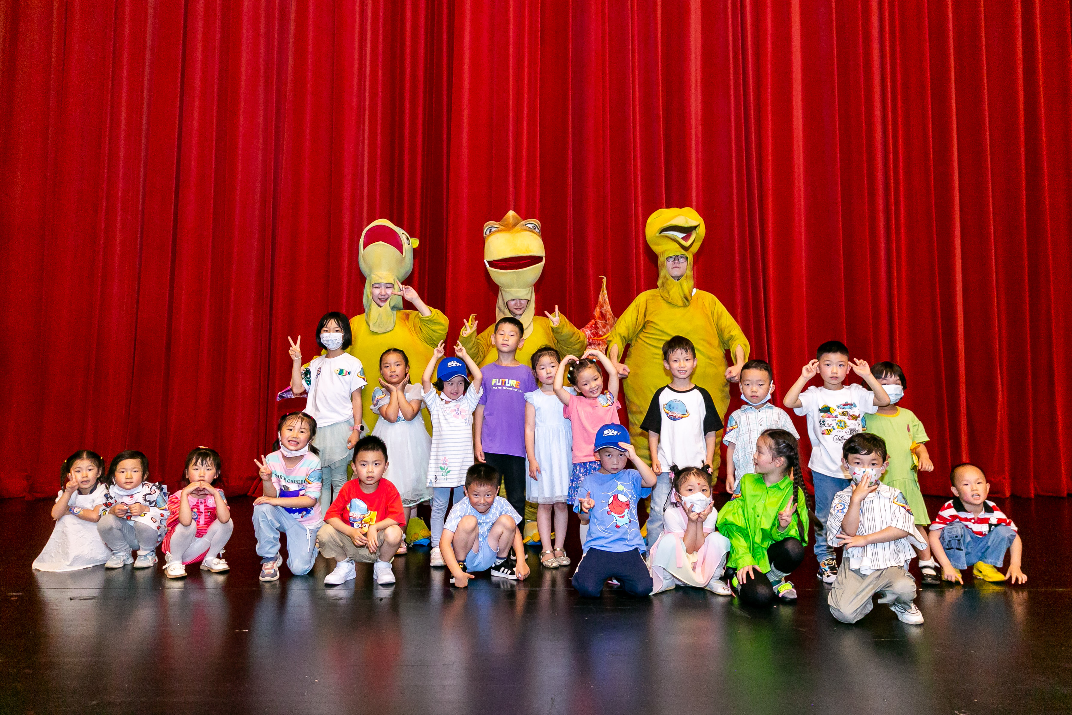 孩子们参观梅溪湖国际文化艺术中心