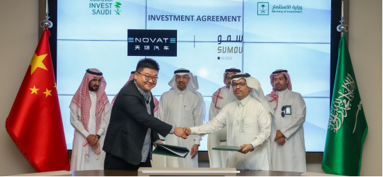 天际汽车董事会秘书崔航华与沙特Sumou集团CEO Hassan Al Qahtani签约
