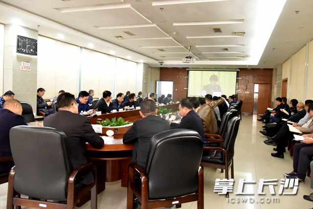 11月4日下午，湖南省召开党员领导干部专题警示教育大会，长沙高新区以视频会议（分会场）的形式，同步接受警示教育。周秋燕 摄