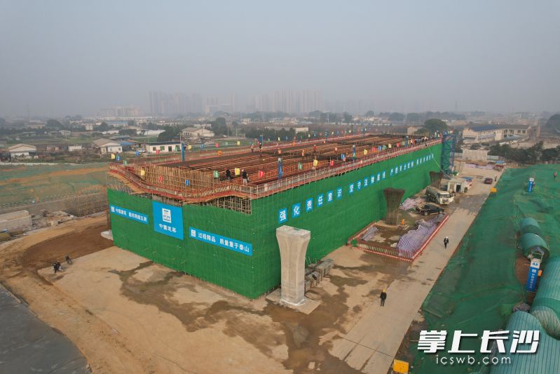 湘府东路（浏阳河—黄兴大道）建设工程首联日前顺利完成浇筑。